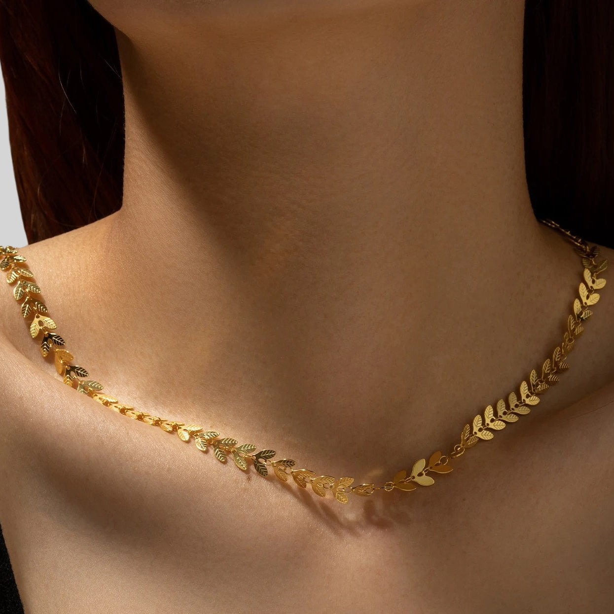Elegante Damen Choker Halskette aus 925 Sterling Silber – Vergoldet oder Platinbeschichtet, mit Blatt Design, Modern und Stilvoll
