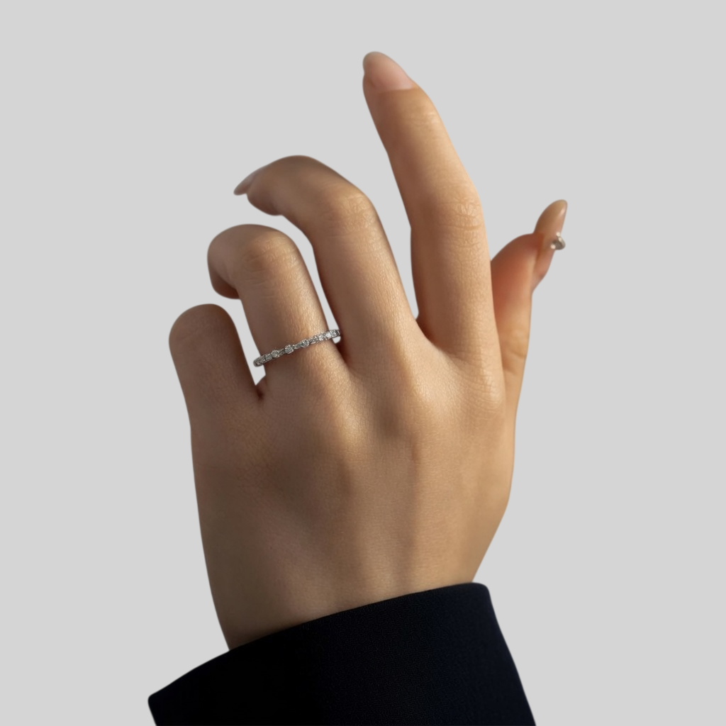 Damenring aus 925 Silber im Band-Design mit Zirkonia – Vergoldet oder Platinbeschichtet | Zeitlos & Elegant
