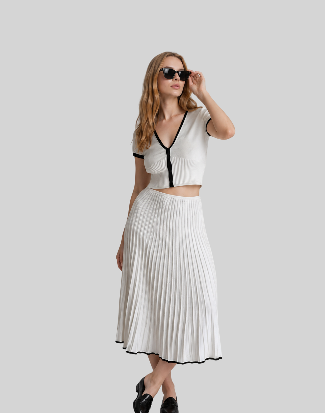 Sommerliches Damen Ensemble – V-Ausschnitt Top & Plissee Maxirock