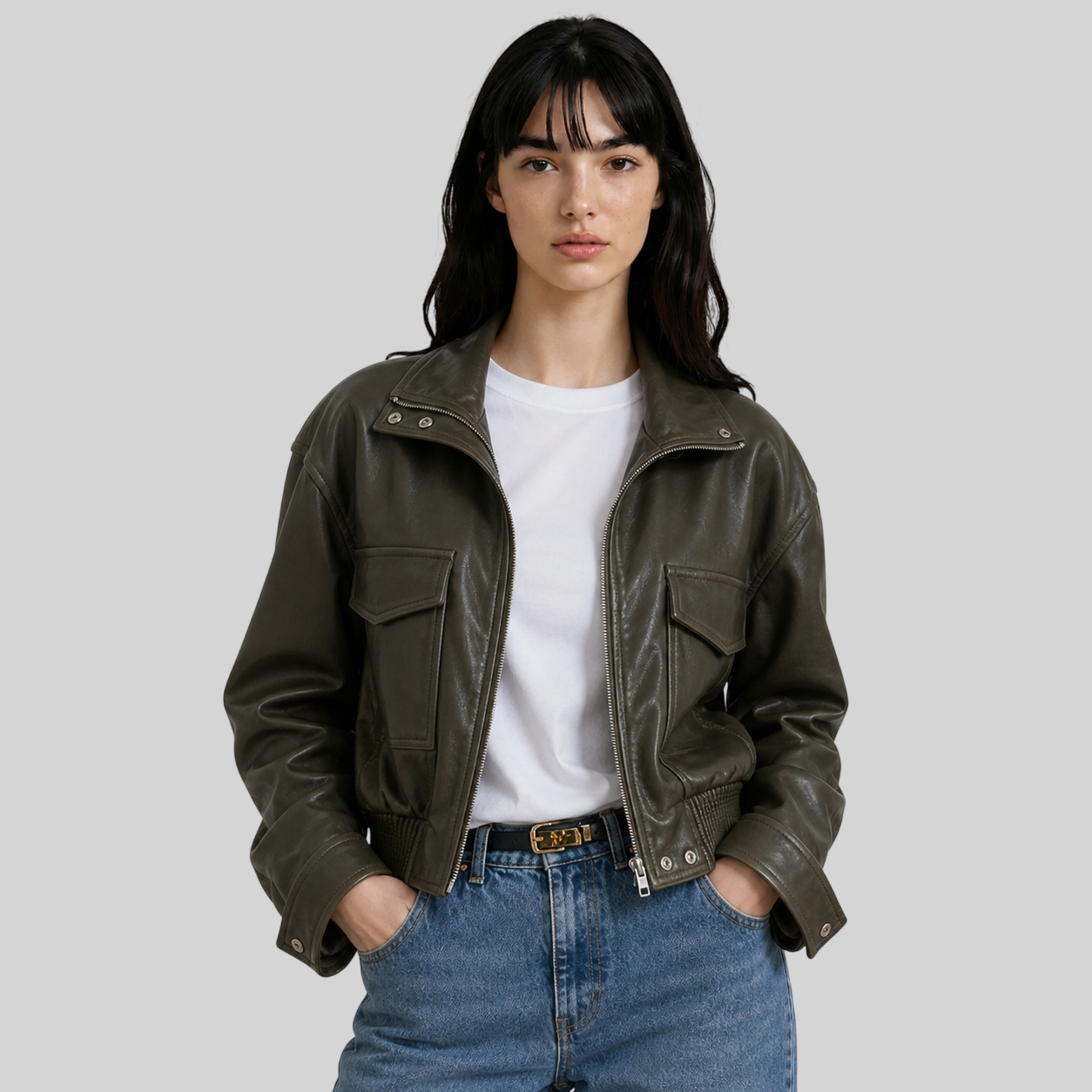 Moderne Damenjacke aus Leder – Cropped-Bomberjacke mit langen Ärmeln