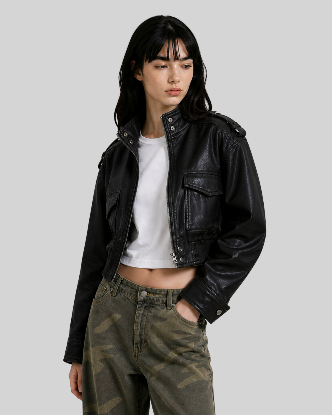 Moderne Damenjacke aus Leder – Cropped-Bomberjacke mit langen Ärmeln