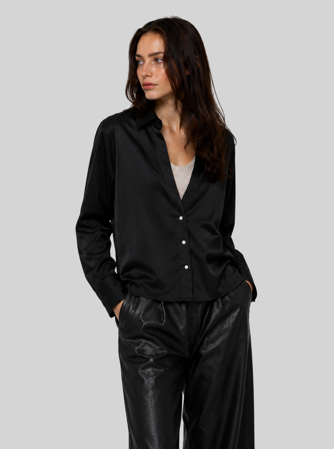 Damen V-Ausschnitt Bluse mit Perlenkette – Elegantes Langarm Top