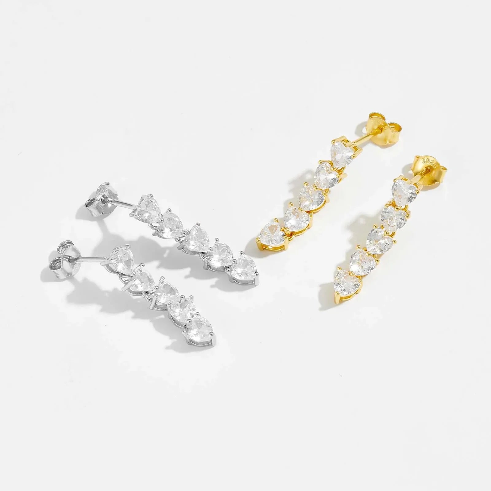 Sterling Silber Herz Ohrringe mit 4mm Zirkonia – Vergoldet oder Platinbeschichtet, Hängend mit Kette, Minimalistisch & Elegant