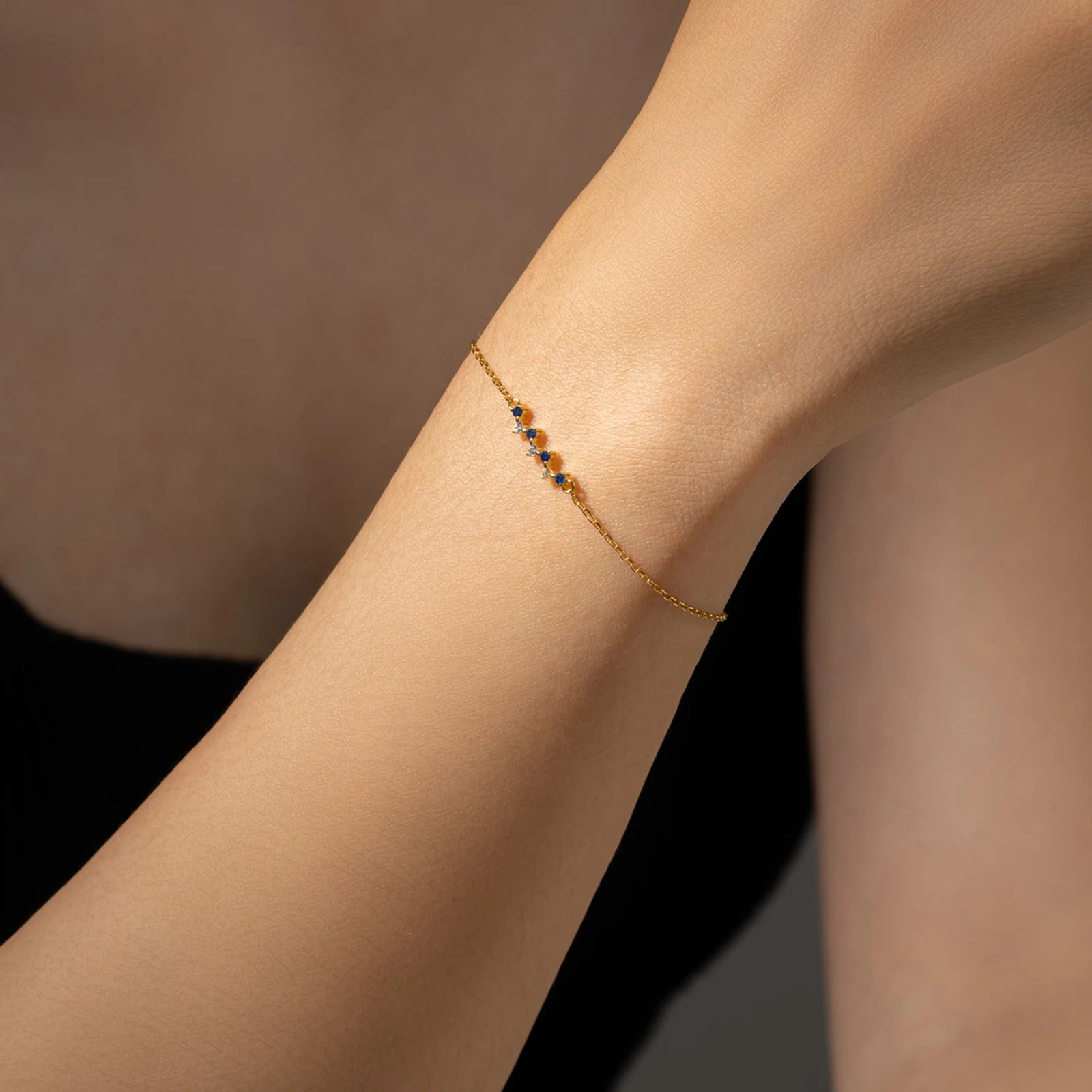 Luxus Damen Armband 925 Sterling Silber – Kreis Design mit blauen und weißen Zirkonia, vergoldet oder platinbeschichtet, zeitlos und elegant