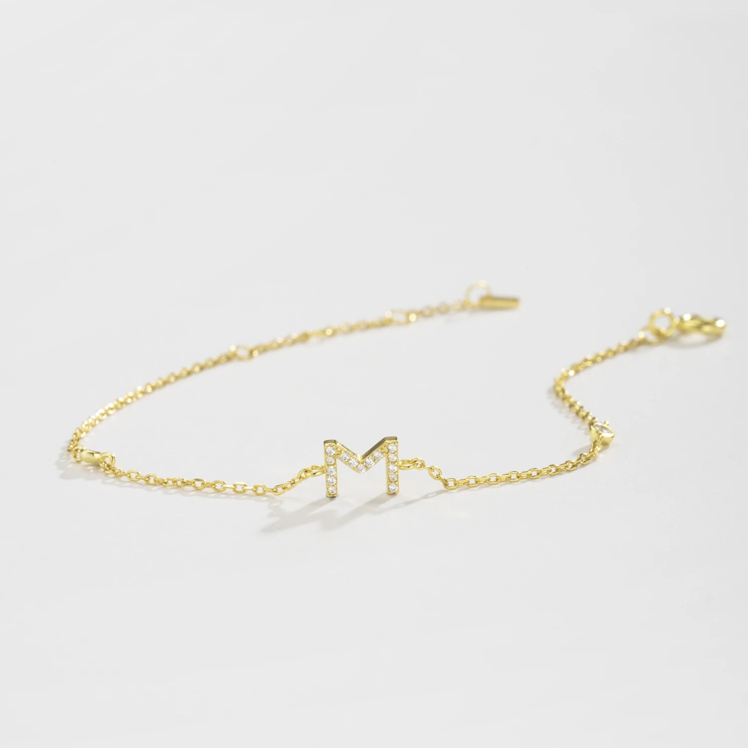 925 Sterling Silber Initial Armband, vergoldet oder platinbeschichtet – Buchstabe A–Z mit Zirkonia