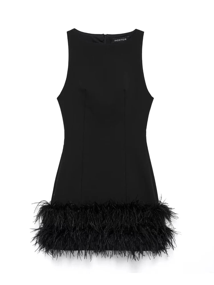 Luxuriöses Damen Minikleid mit Federn – Elegantes Korsett Partykleid traduza