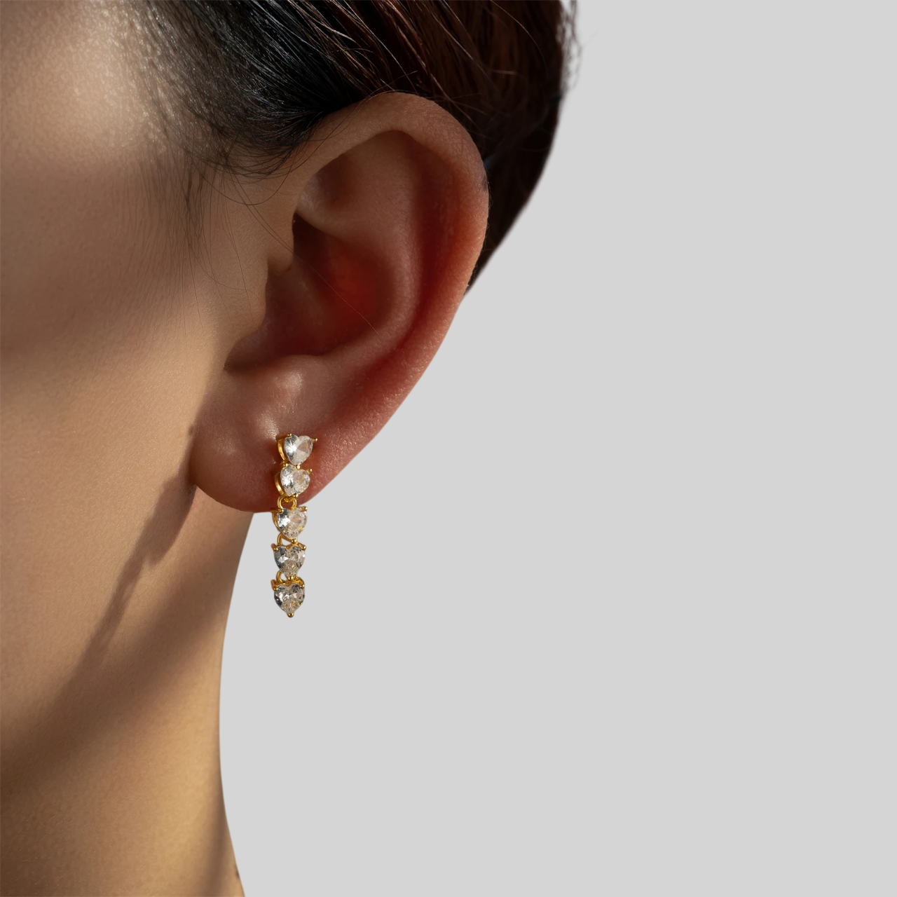 Sterling Silber Herz Ohrringe mit 4mm Zirkonia – Vergoldet oder Platinbeschichtet, Hängend mit Kette, Minimalistisch & Elegant