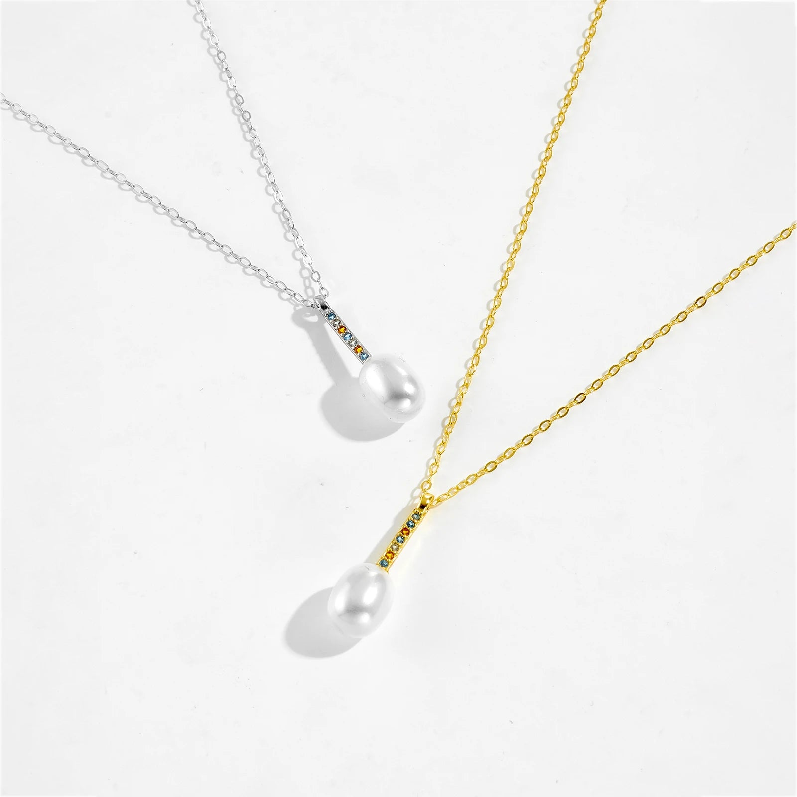 925 Sterling Silber Halskette, vergoldet oder platinbeschichtet, mit Perle & bunten Zirkonia – Geometrischer Anhänger, eleganter Damenschmuck
