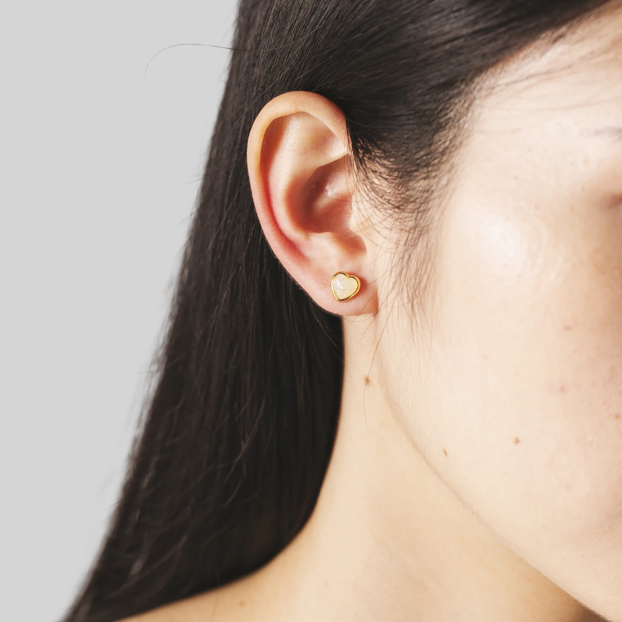 Herz Ohrstecker aus 925 Sterling Silber mit Perle – Funkelnd, Elegant & Minimalistisch – Vergoldet oder Platinbeschichtet