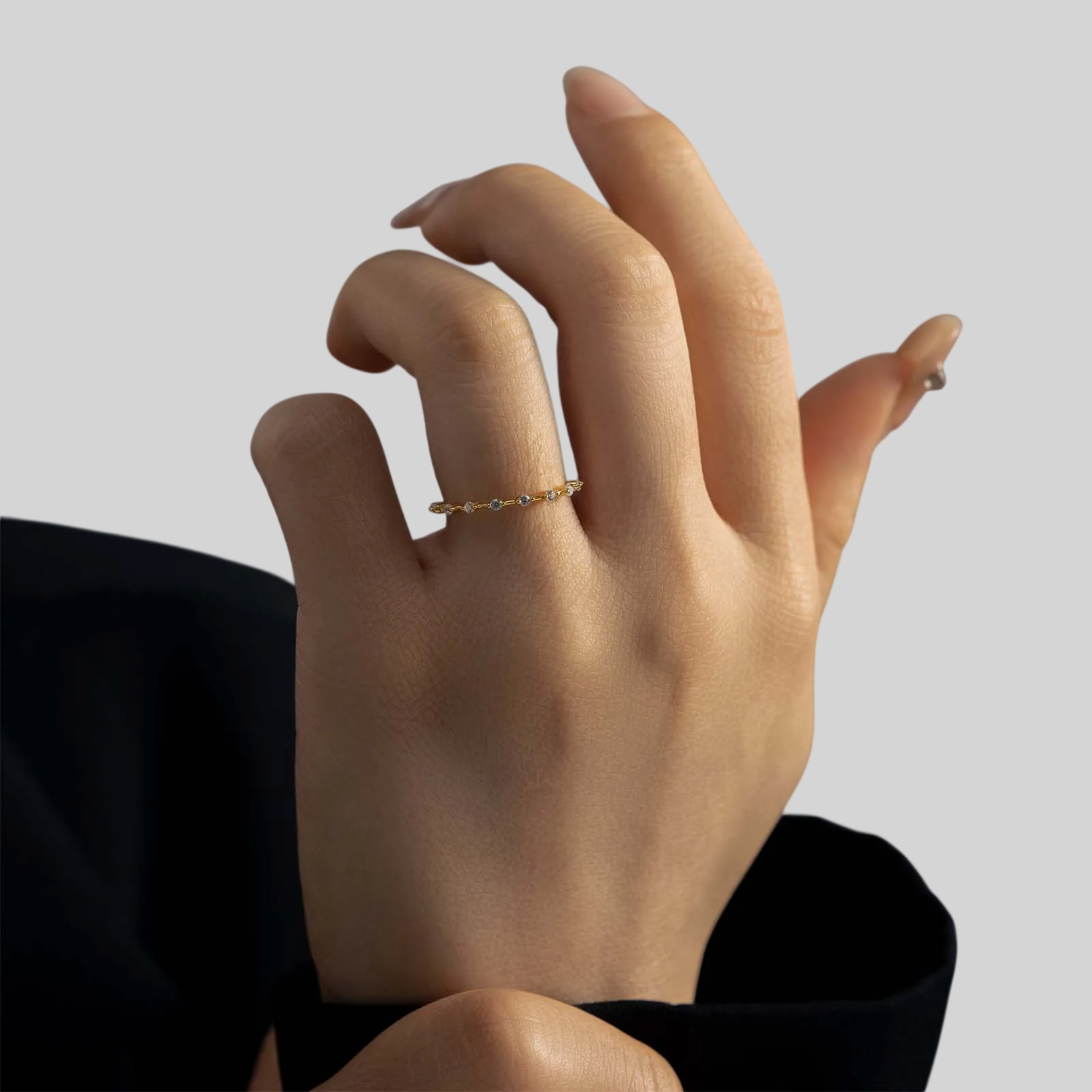 Damenring aus 925 Silber im Band-Design mit Zirkonia – Vergoldet oder Platinbeschichtet | Zeitlos & Elegant