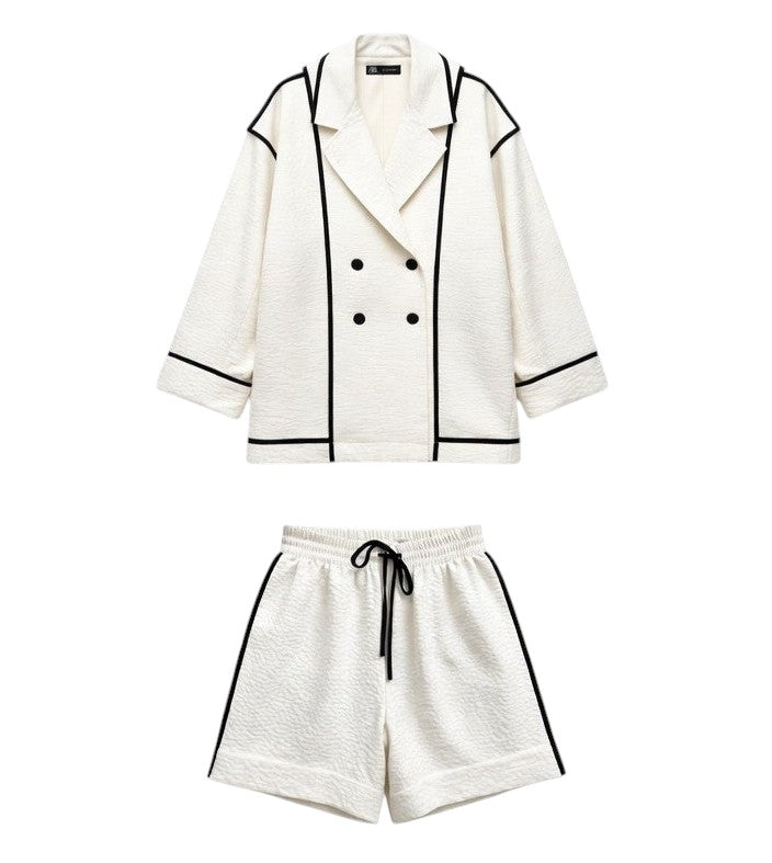 Elegantes Damen-Set in Weiß mit Bluse und Shorts