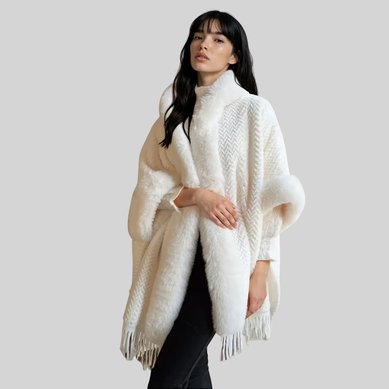 Luxus Plüsch Cape mit Faux-Fur – Eleganter Winter Poncho für Damen