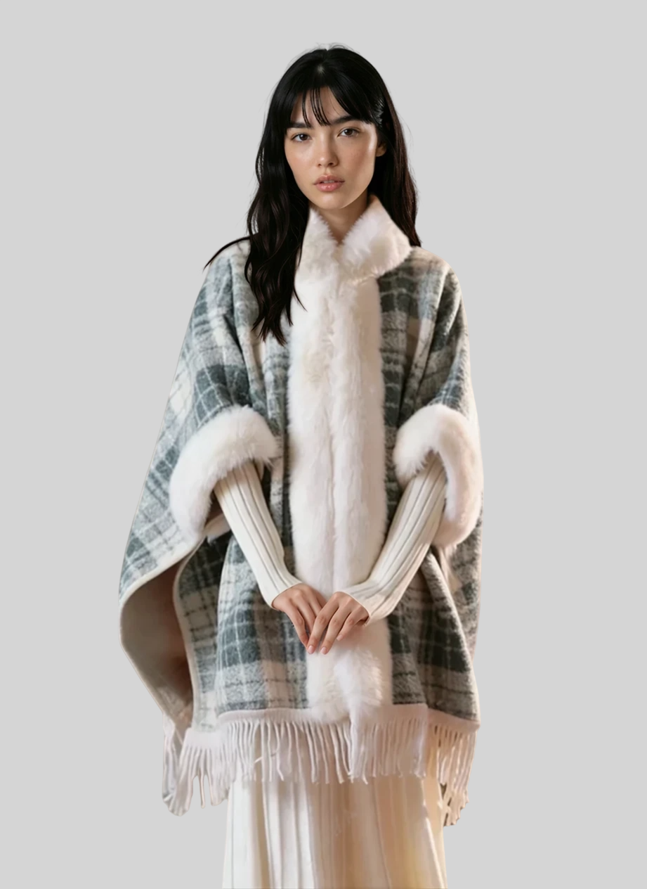 Elegantes Faux-Fur Cape mit Karomuster – Warmer Damen Poncho mit Kapuze